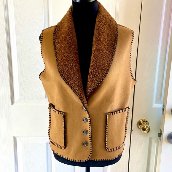 Country Clothing Company Cheyenne Collection Tan Faux Suede Vest - Picture 16 of 16
